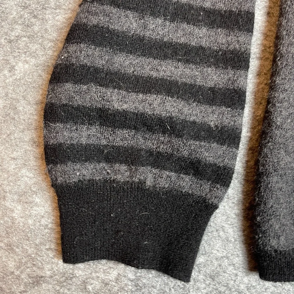 BANANA REPUBLIC Men's Large Merino Wool Sweater GRAY‎ V Neck Pullover Casual